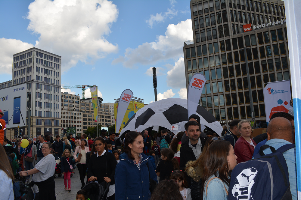 Über 100.000 Besucher kamen zum Weltkindertagsfest nach Berlin.