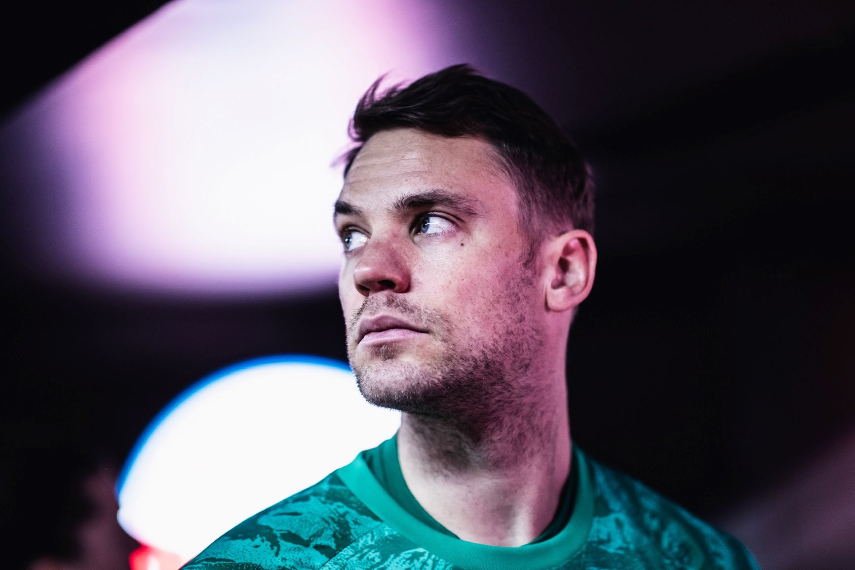 Foto von Manuel Neuer im grünen Trikott