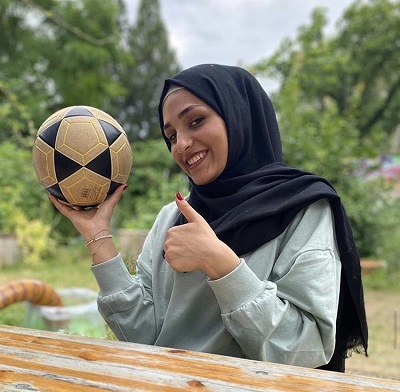 Marah (Dortmunder Bündnis): „Hey, ich bin Marah, wenn ich Fußball spiele, vergesse ich mein Privatleben. Es hat mir von Anfang an Spaß gemacht. Das ist ein Teamsport, so macht das mehr Spaß und ist auch gut für soziale Kontakte.“