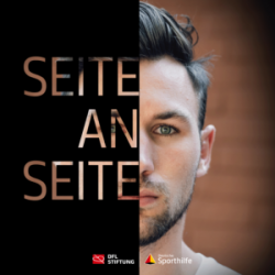 Niklas Kaul, Zehnkämpfer, im Porträt. Auf der linken Seite des Bildes ist er in Schwarz-Weiß dargestellt, auf der rechten Seite in Farbe. Im Vordergrund steht der Schriftzug "Seite an Seite" in Großbuchstaben. Logos der DFL Stiftung und von "Sport hilft" sind im unteren Bereich des Bildes zu sehen.