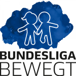 Porträt eines Mannes mit kurzen blonden Haaren und blauen Augen, lächelnd in die Kamera blickend. Er trägt ein rotes T-Shirt.