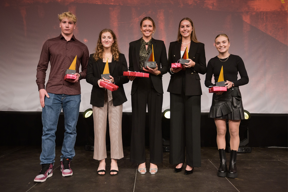 Auf dem Foto sind nebeneinander von links nach rechts zu sehen: Leon Ulbricht, Franziska Ritter, Lisa Spark, Annett Kaufmann und Jule Behrens.