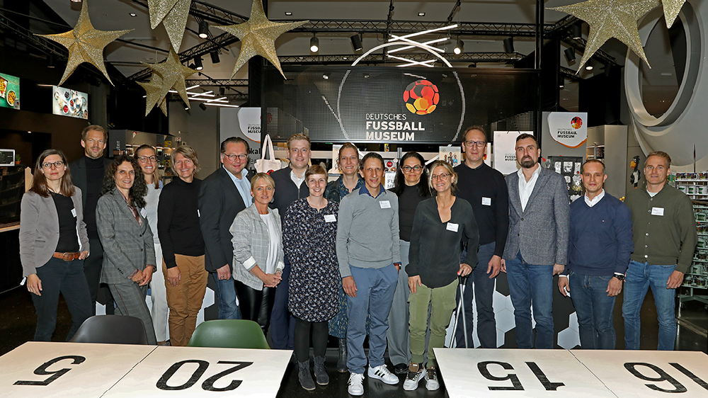 Vertreterinnen und Vertreter der Gründungsmitglieder trafen sich im Deutschen Fußballmuseum in Dortmund