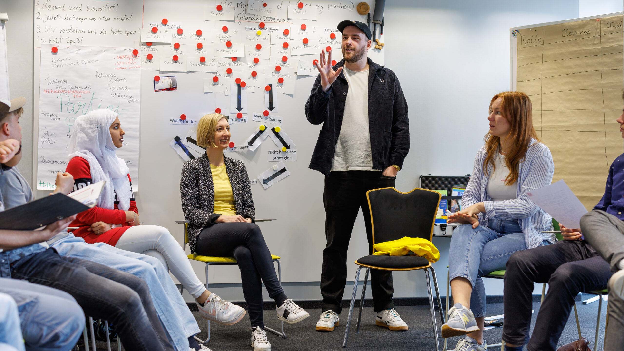 Jugendjury-Workshop mit Moderator Marius Künzel und der Vorstandsvorsitzenden der DFL Stiftung Franziska Fey