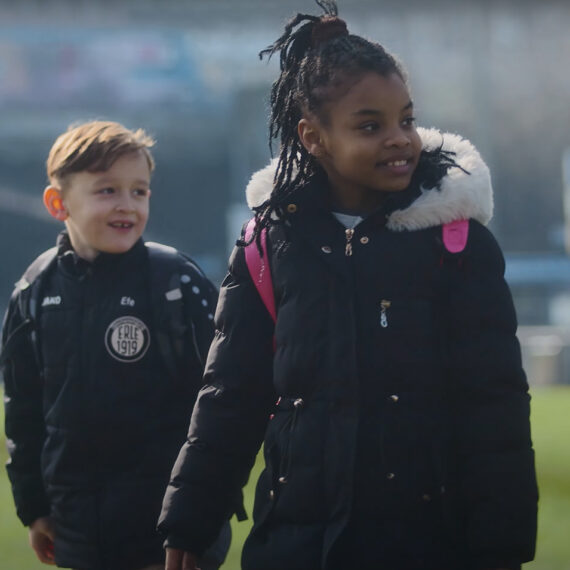 Die FtK-Teilnehmenden Mira und Efe