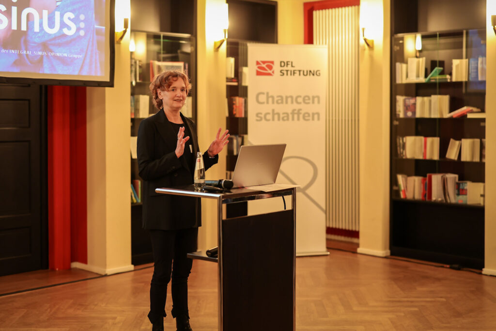 Wiebke Jessen referiert bei der „Denkfabrik: Fußball, Demokratie und die Gen Z im Fokus“