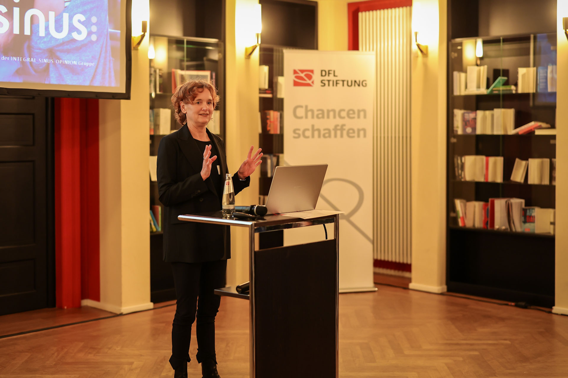 Wiebke Jessen referiert bei der „Denkfabrik: Fußball, Demokratie und die Gen Z im Fokus“