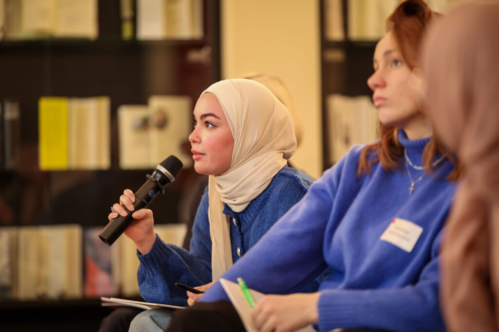 Stimmen aus dem Publikum bei der „Denkfabrik: Fußball, Demokratie und die Gen Z im Fokus“