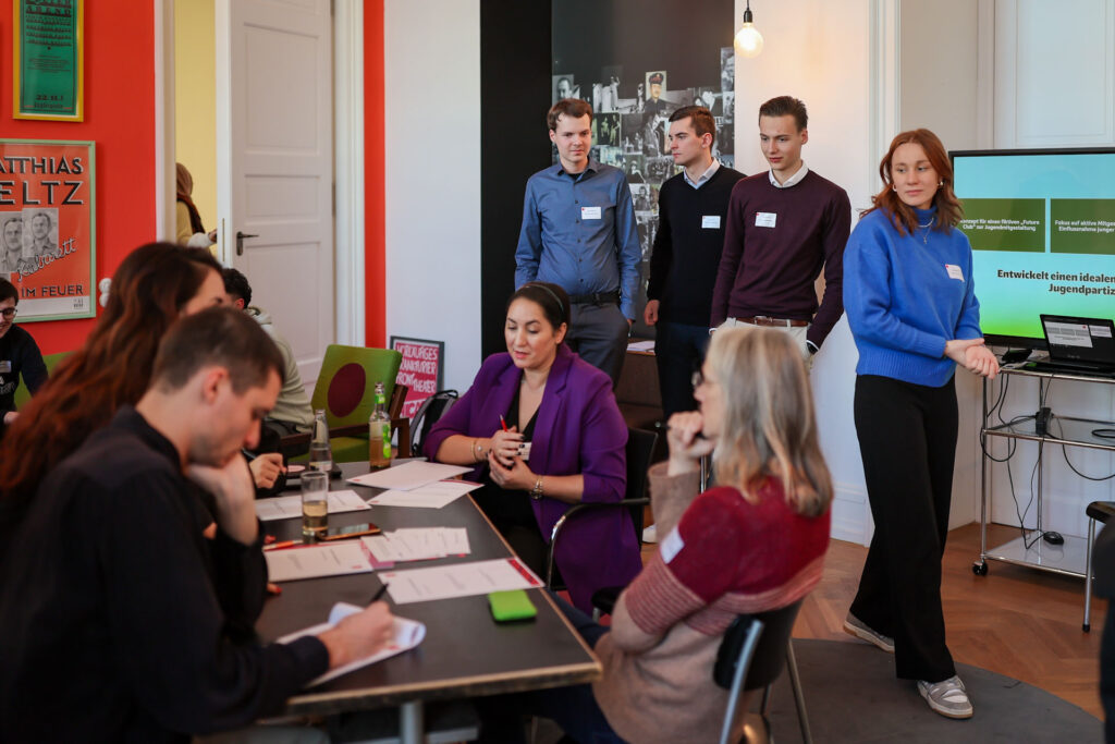 Workshop des Next Gen Jugendbeirats bei der „Denkfabrik: Fußball, Demokratie und die Gen Z im Fokus“