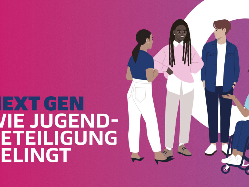 Eine Illustration zeigt eine Gruppe junger Menschen unterschiedlicher Herkunft und mit unterschiedlichen Fähigkeiten, die zusammenstehen und diskutieren. Im Hintergrund steht der Schriftzug "NEXT GEN WIE JUGEND-BETEILIGUNG GELINGT".