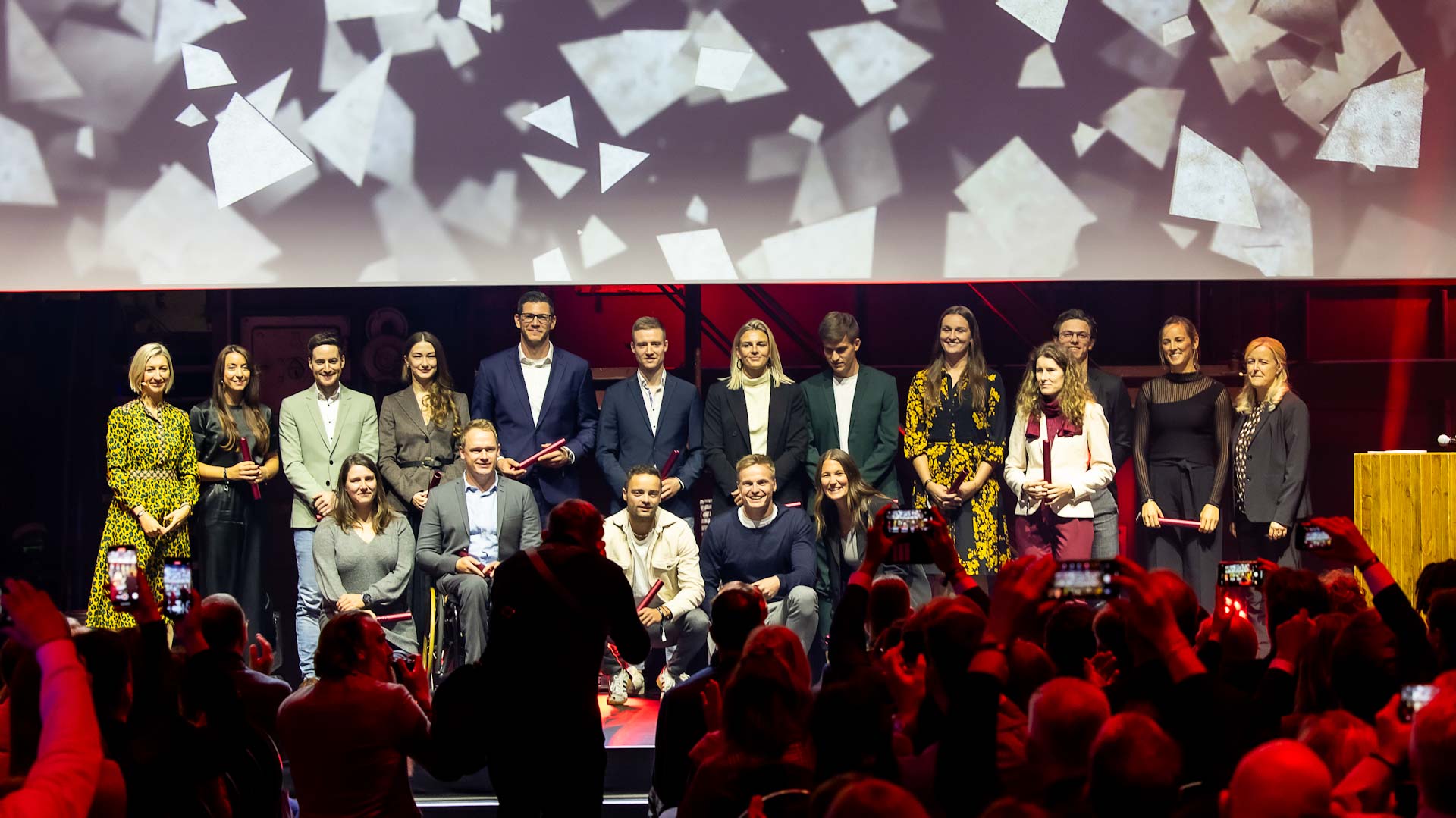 17 Spitzensportlerinnen und -sportler wurden auf der Bühne verabschiedet