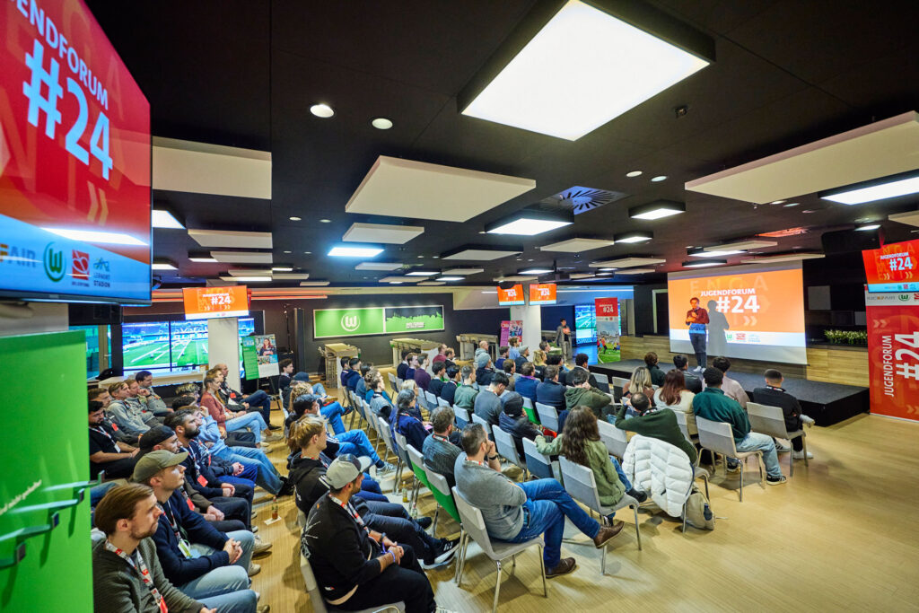 Die Teilnehmenden des Kickfair Jugendforums in Wolfsburg