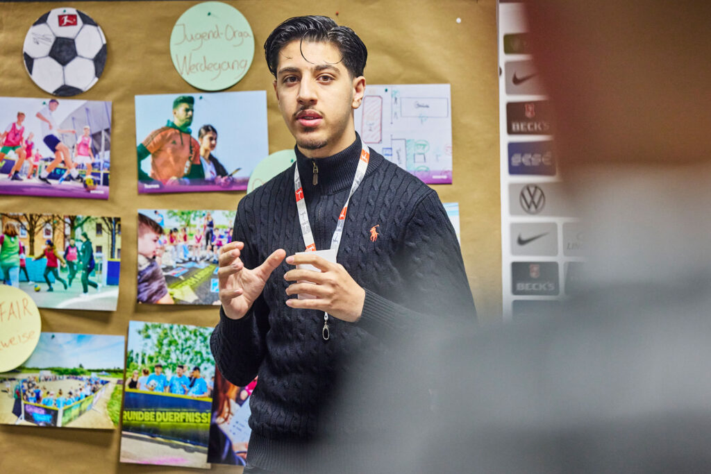 Austausch unter Jugendlichen beim Kickfair Jugendforum