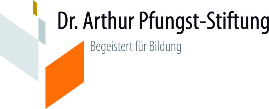 Logo der Dr. Arthur Pfungst-Stiftung mit dem Schriftzug "Dr. Arthur Pfungst-Stiftung" und dem Claim "Begeistert für Bildung". Ein orangefarbenes Dreieck ist im Design integriert.