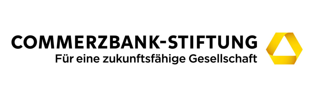 Logo der Commerzbank-Stiftung mit dem Schriftzug "Commerzbank-Stiftung - Für eine zukunftsfähige Gesellschaft" und einem gelben Dreieckssymbol.