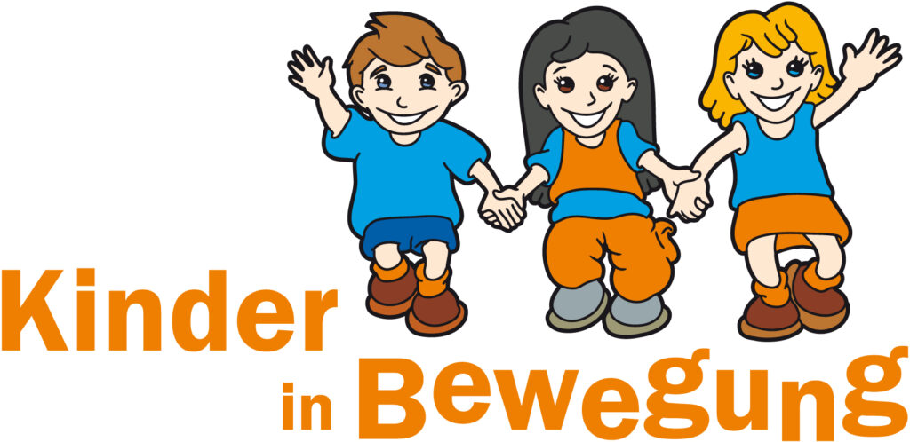 "Drei fröhliche Kinder, ein Junge und zwei Mädchen, halten Händchen und springen. Im Vordergrund steht der Schriftzug 'Kinder in Bewegung'."